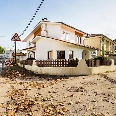 Classic Coastal Bliss In Viana do Castelo